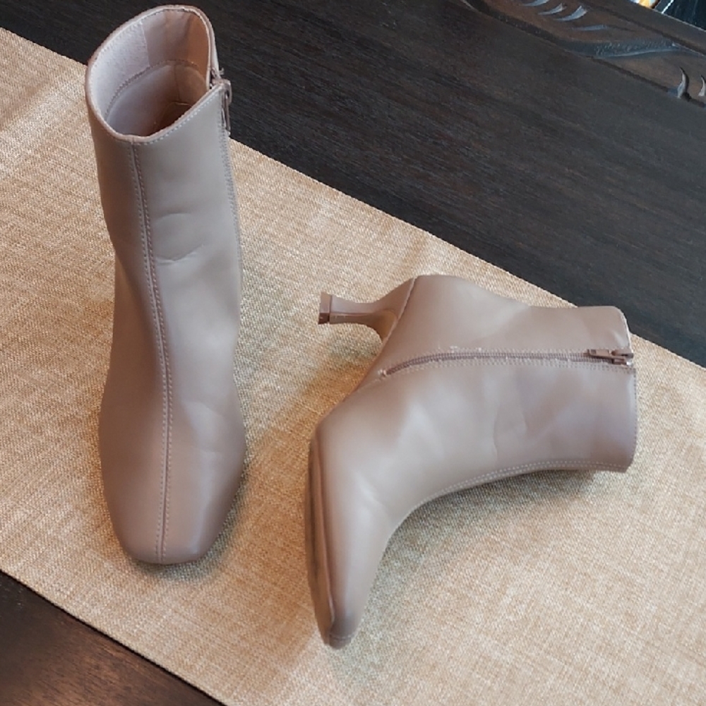Journee Collection Taupe Ankle Booties Size 8